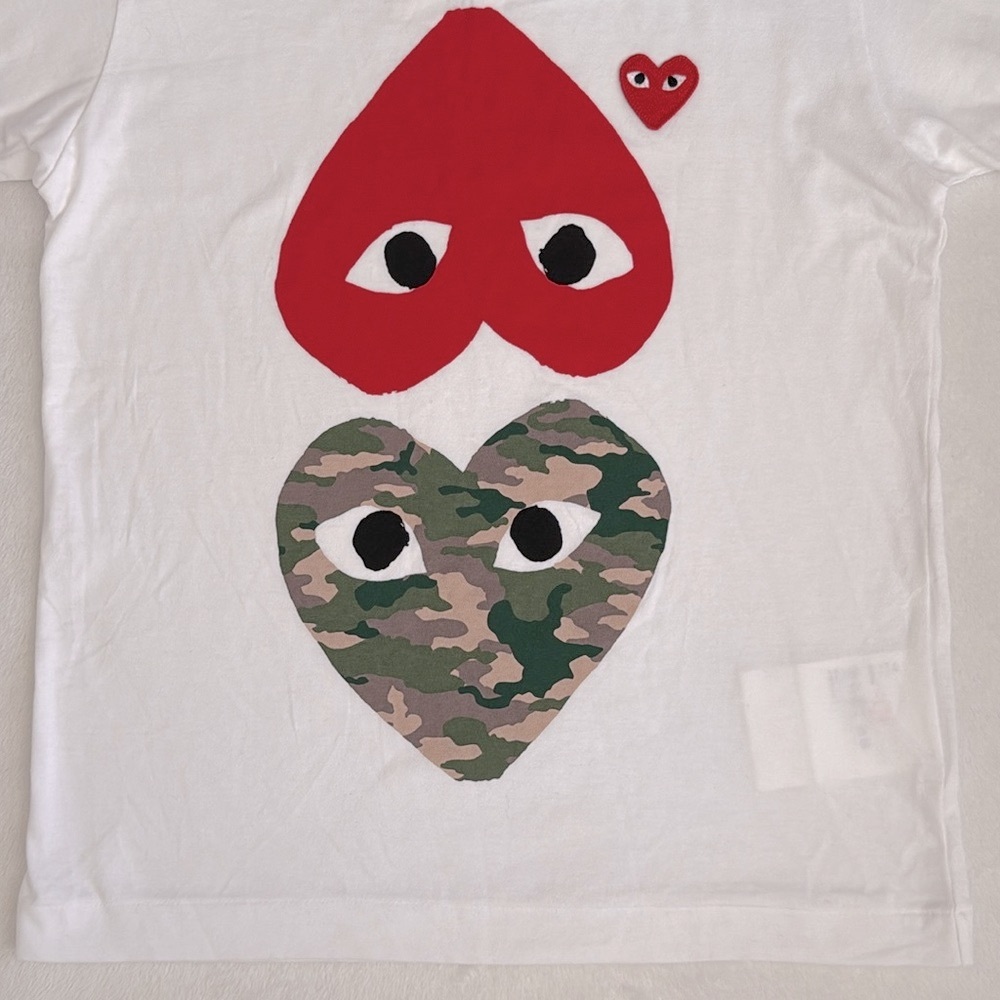 {NWT} PLAY Comme des Garcons | Camo Mirror Double Upside Down Heart T-shirt (L) - Picture 5 of 14